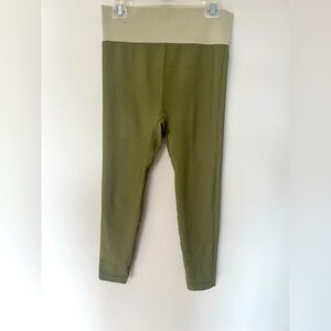 Dick’s Sporting Goods (DSG) leggings